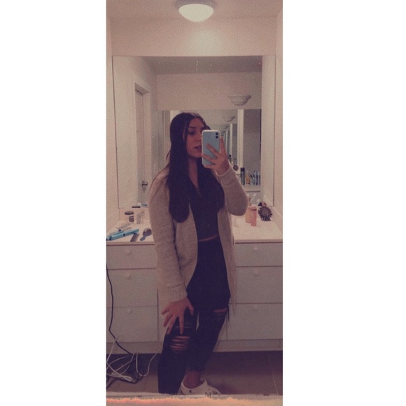 Meet your Posher, Sofia - Picture 2 of 3